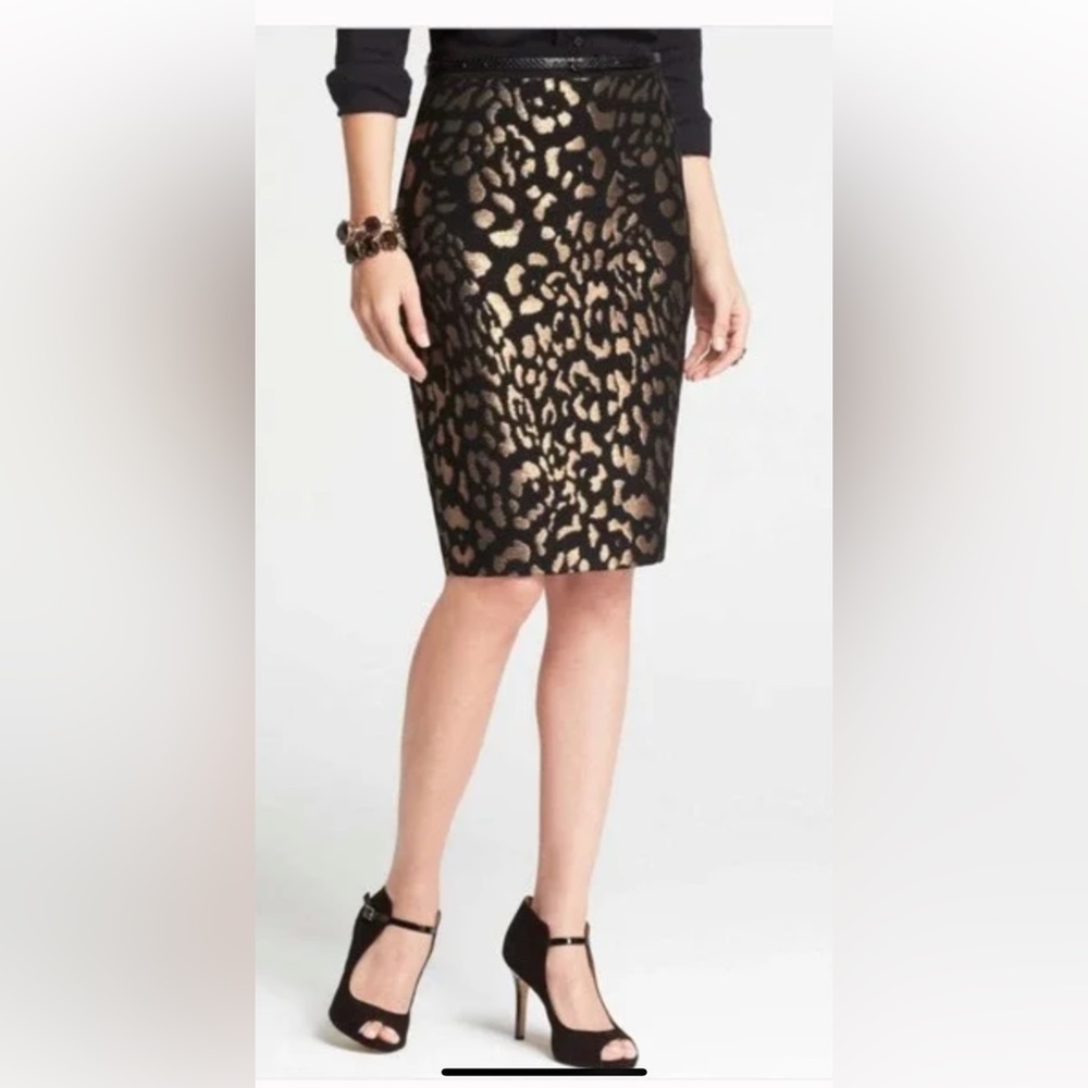 NWOT Ann Taylor Bronze Animal Jacquard Skirt. Black and Gold.